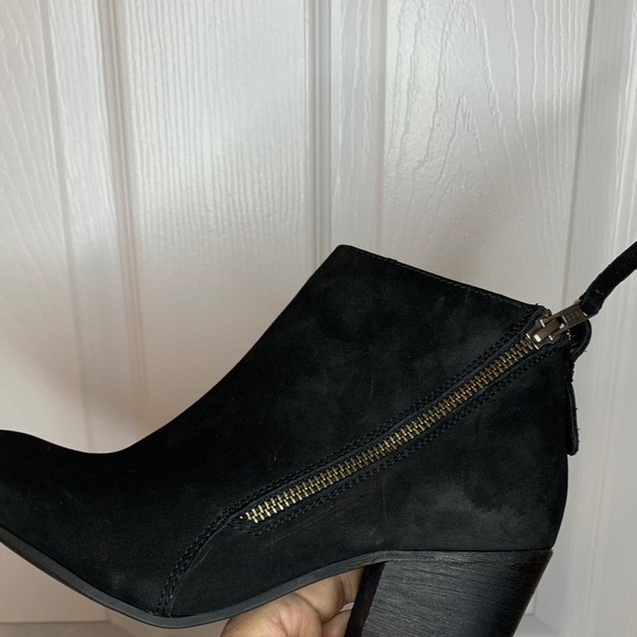 Steve Madden Black Ankle Booties Faux suede Size 7 Brand New - Picture 15 of 15